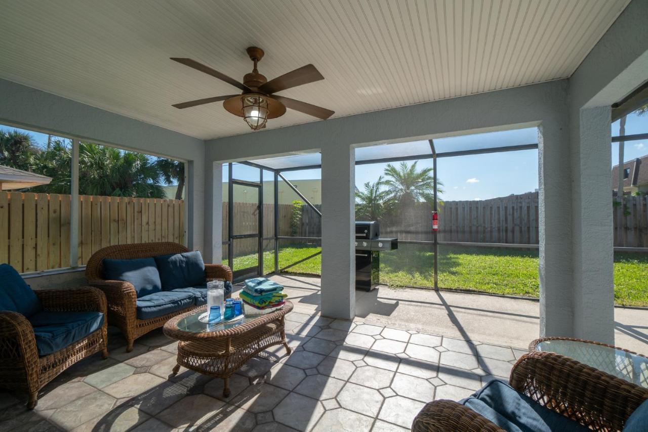 Oceanview Haven - 2Br Beach Townhome With Patio, Shared Heated Pool Steps From Paradise Beach Park! Melbourne Exterior foto