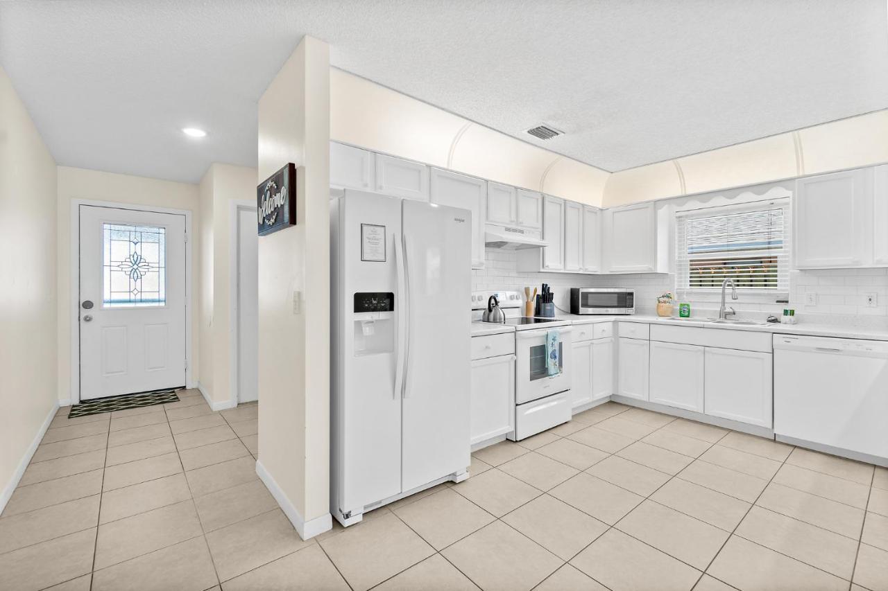 Oceanview Haven - 2Br Beach Townhome With Patio, Shared Heated Pool Steps From Paradise Beach Park! Melbourne Exterior foto